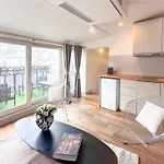Notre Dame Apartment *